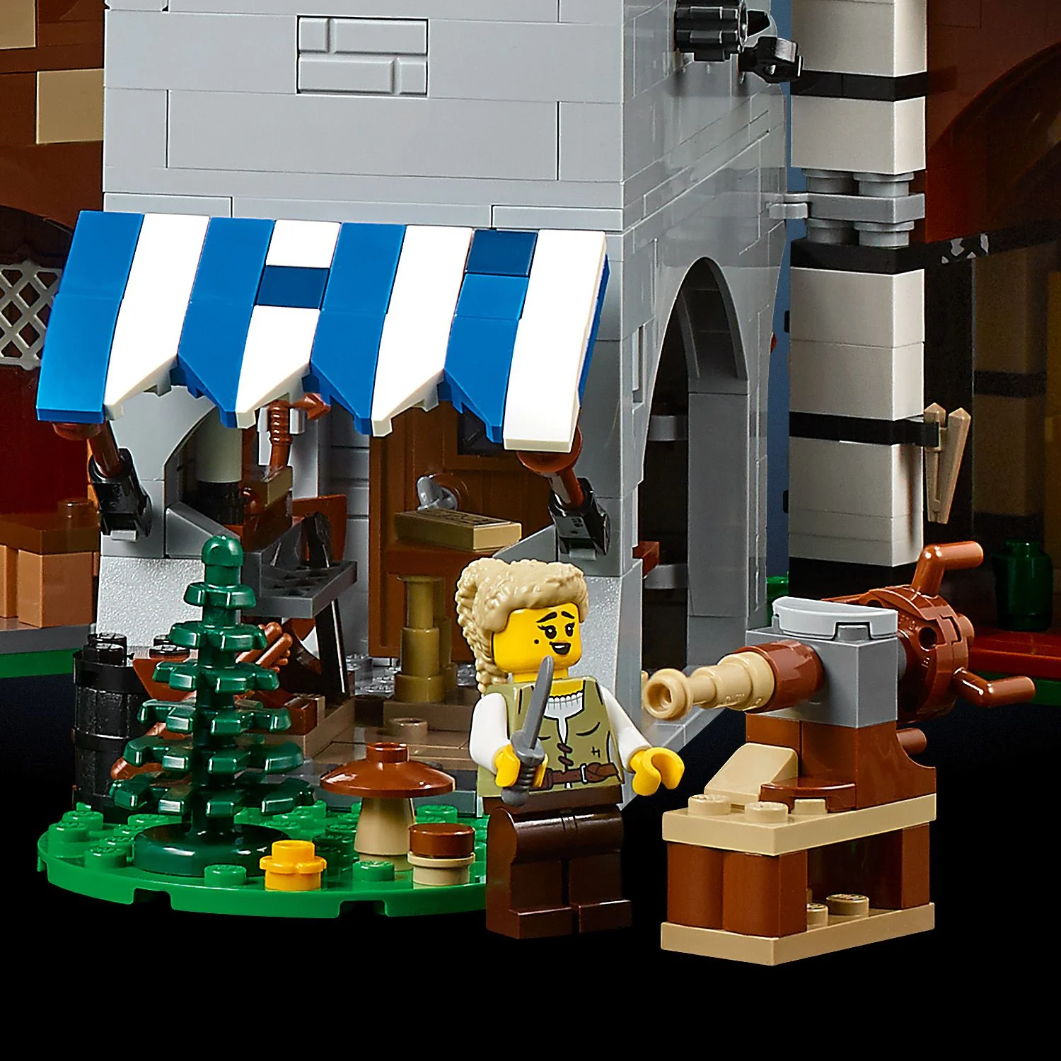 LEGO® Icons Medieval Town Square - Image 10
