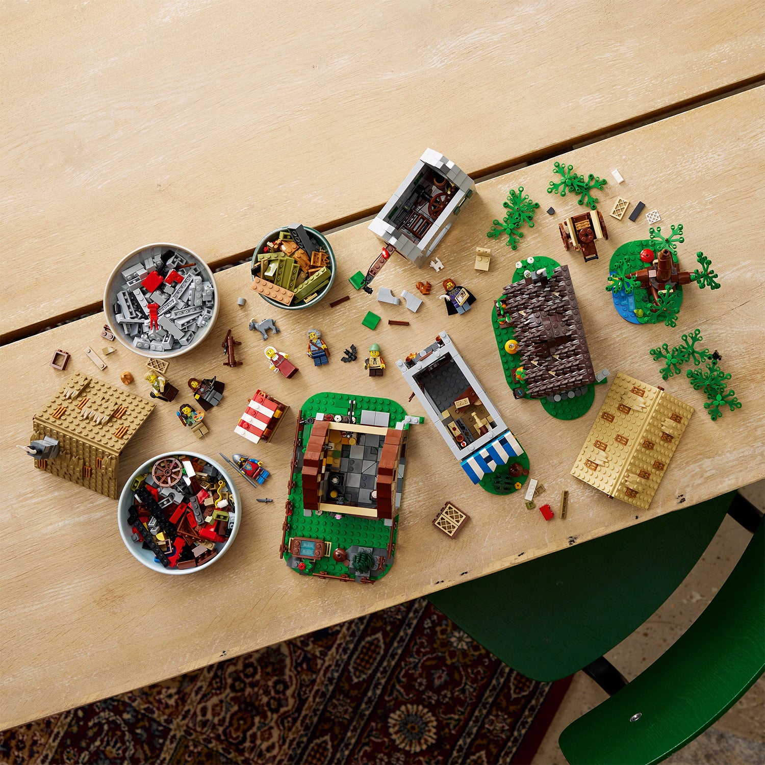 LEGO® Icons Medieval Town Square - Image 4