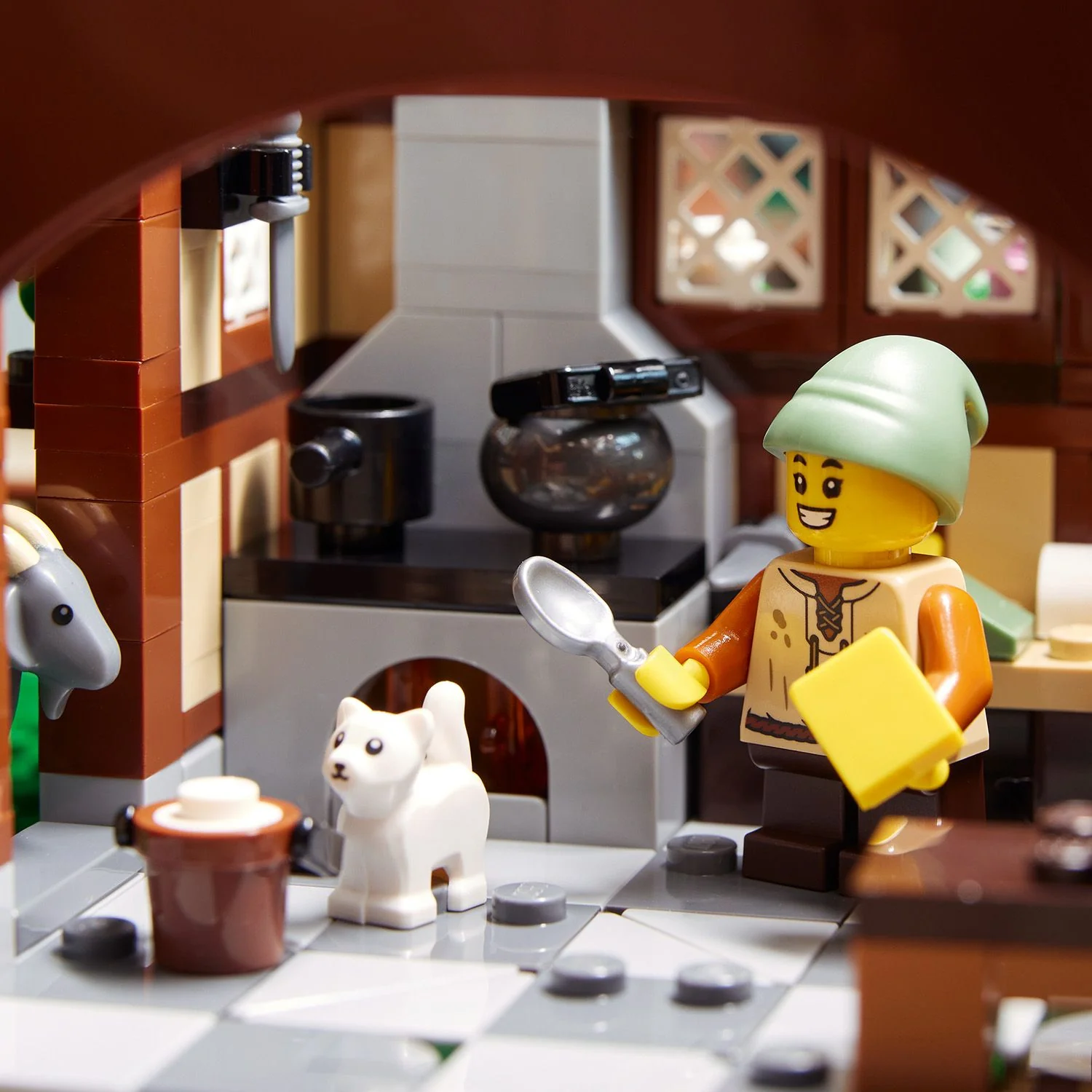 LEGO® Icons Medieval Town Square - Image 9