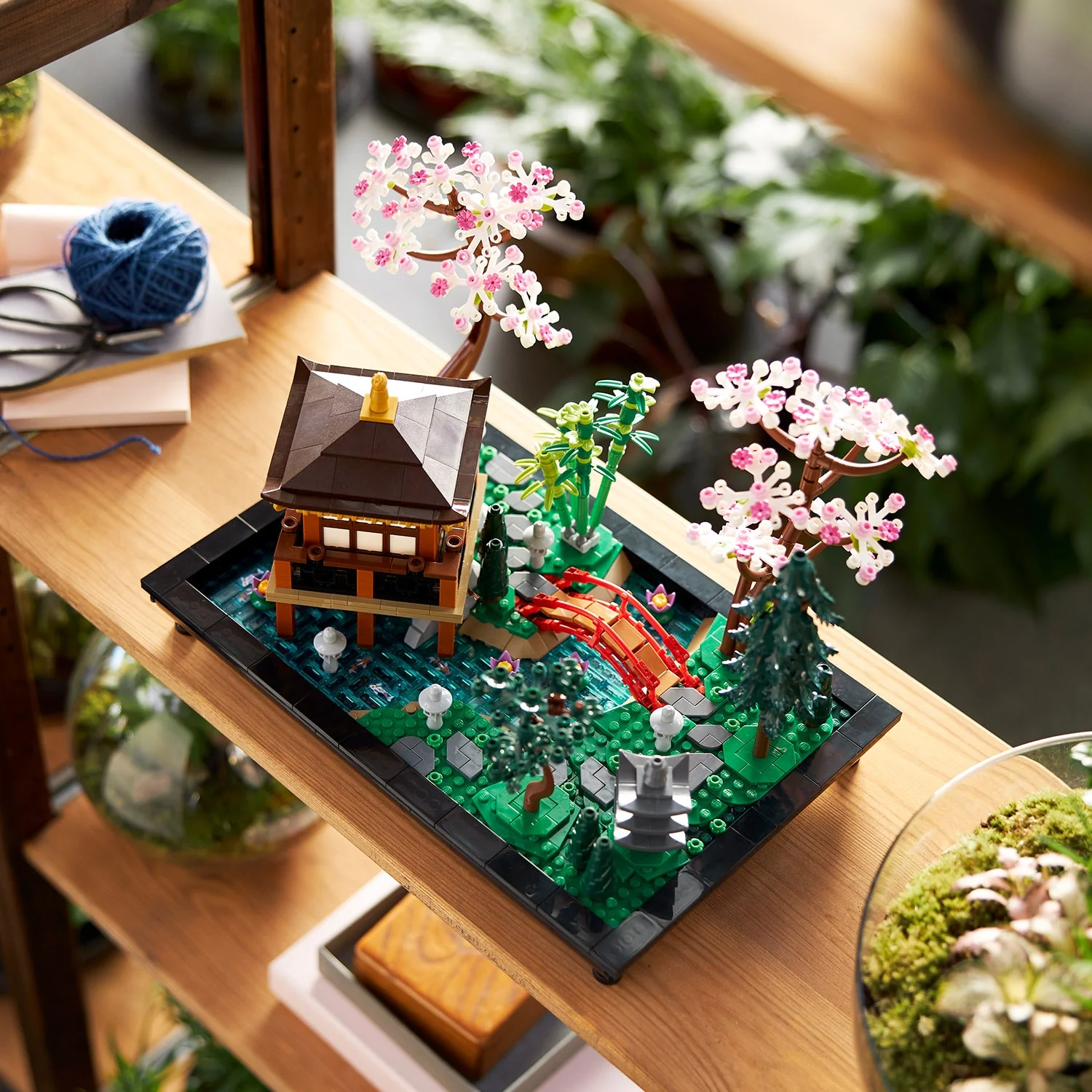 LEGO® Icons Tranquil Garden - Image 9