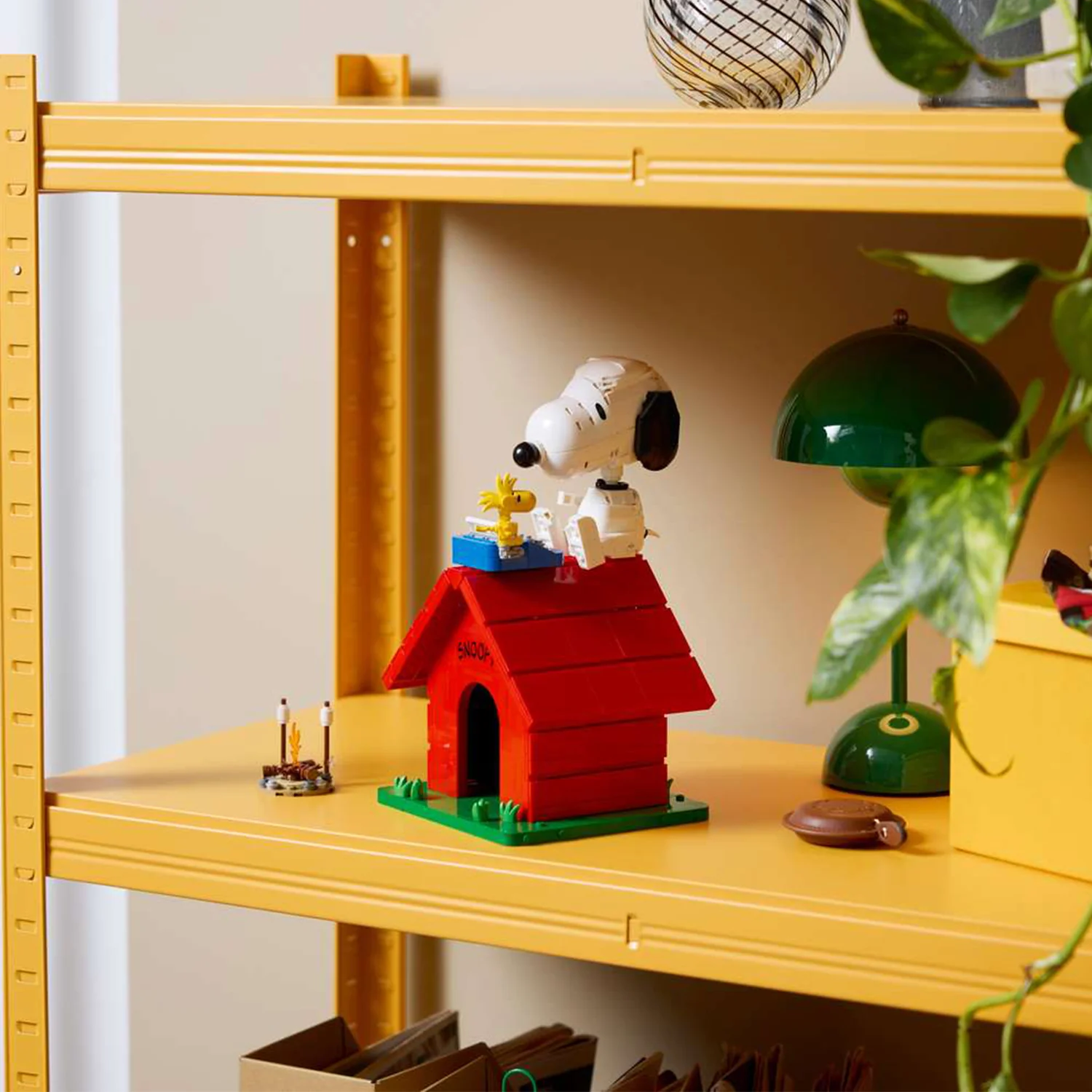 LEGO® Ideas Peanuts: Snoopy’s Doghouse - Image 4