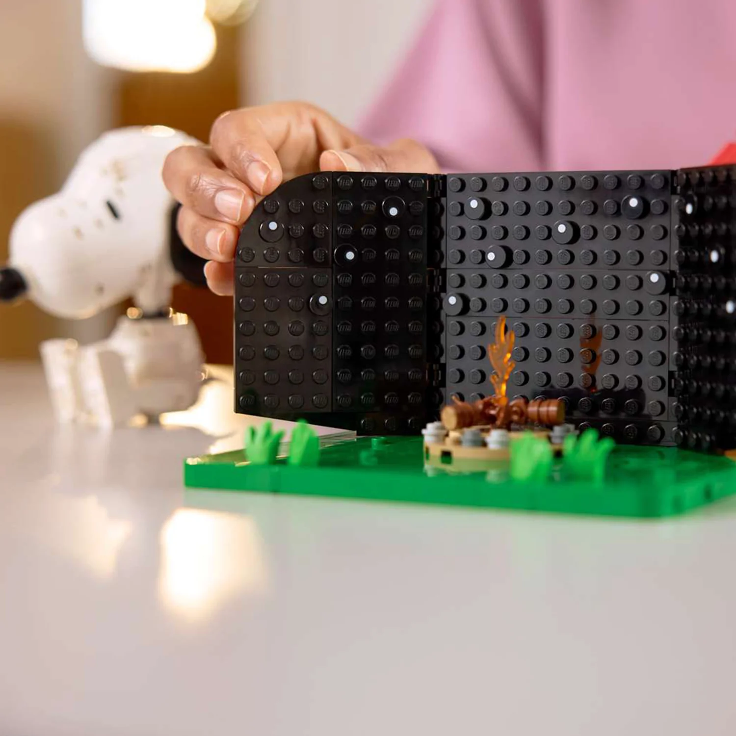 LEGO® Ideas Peanuts: Snoopy’s Doghouse - Image 9