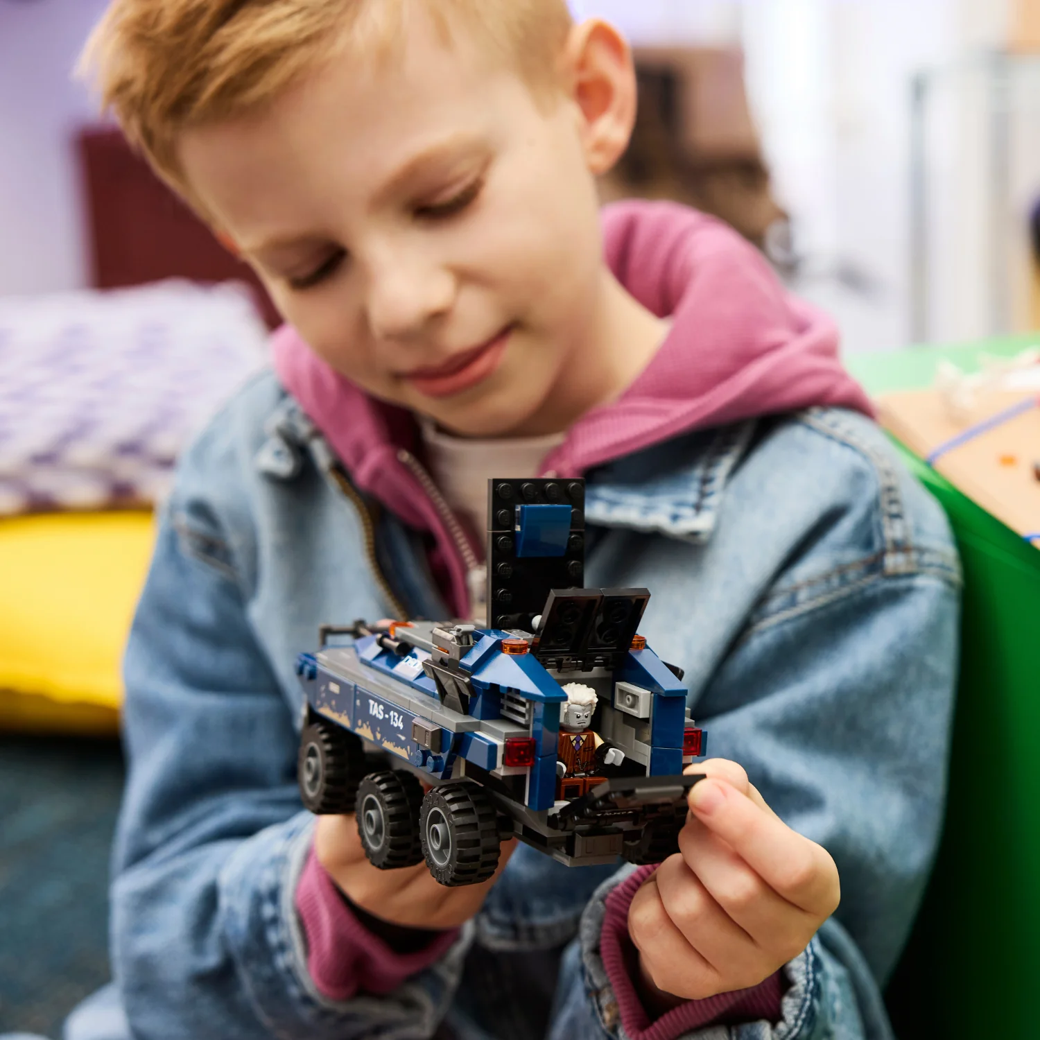 LEGO® | Marvel Spider-Man Prison Transport Chase - Image 4