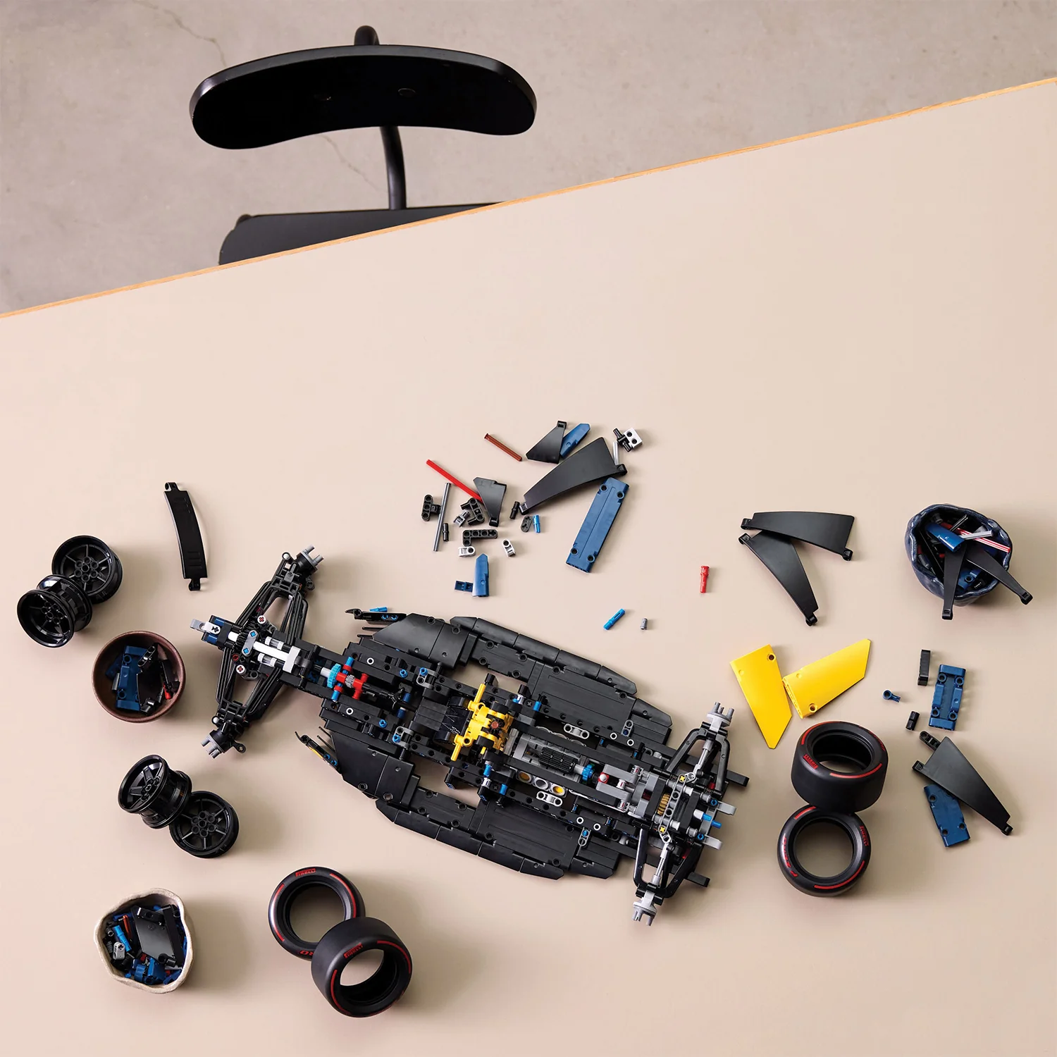 LEGO® Technic - Oracle Red Bull Racing RB20 F1 Car - Image 4