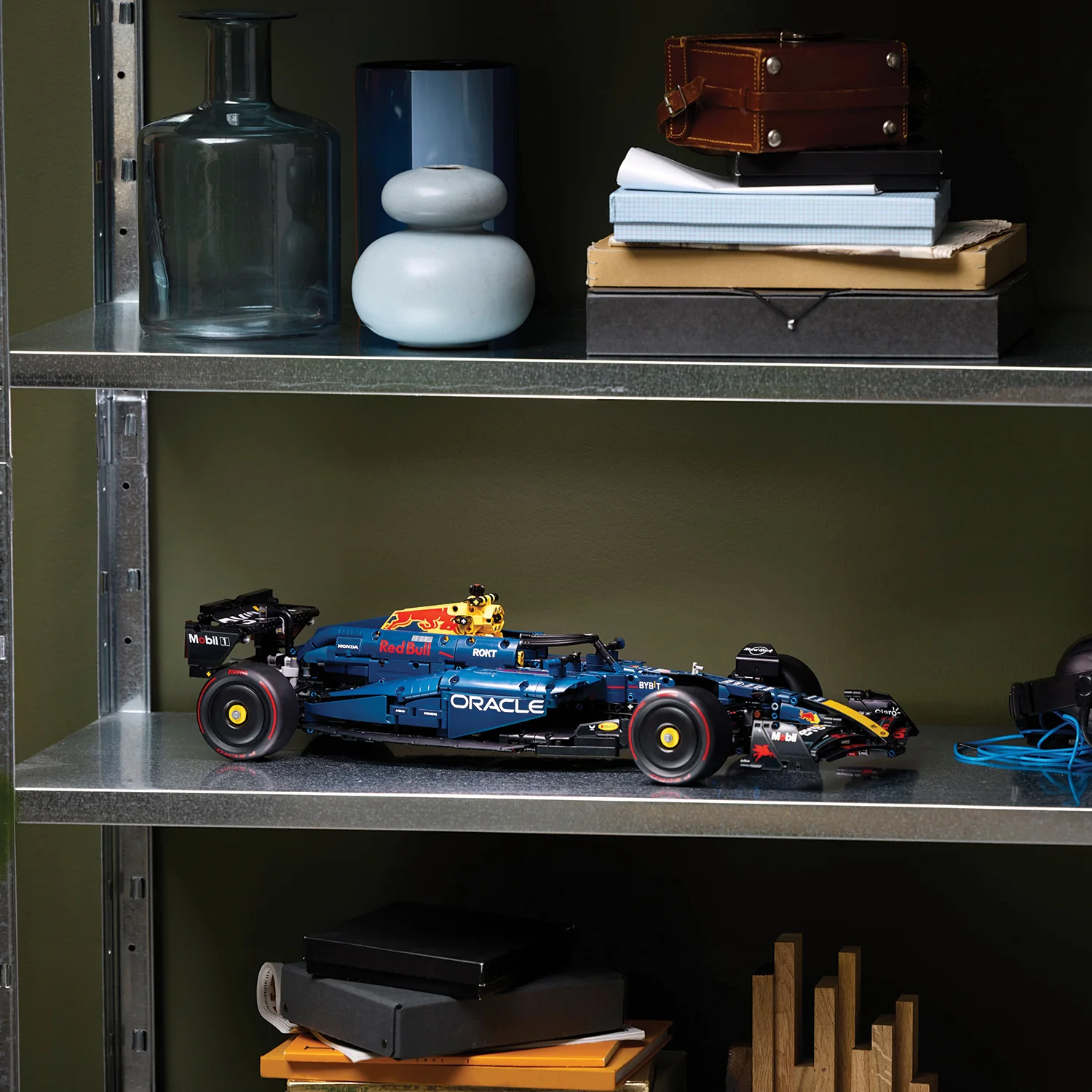 LEGO® Technic - Oracle Red Bull Racing RB20 F1 Car - Image 6